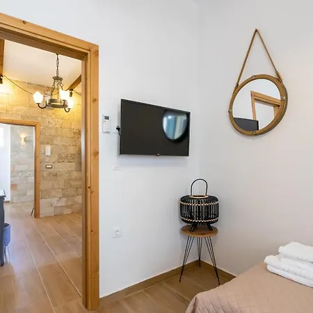Medieval Poems Ii Appartement *